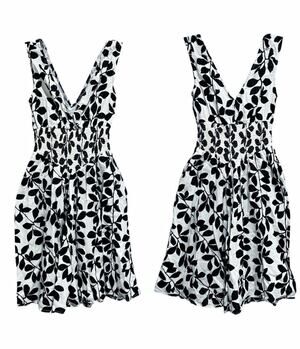 Chaudry KC Women Smocked Basque Waist Dress Size Small Floral Black White V Neck